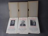 trois livres illustrés représentant des personnes, posés sur une table