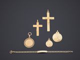 une collection de bijoux en or comprenant une croix, une médaille et un bracelet