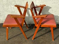 Paire de fauteuils à pieds compas et garniture en skaï rouge… (photo 2)
