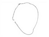 Collier à chaîne en argent avec un fermoir en diamant, sur fond blanc