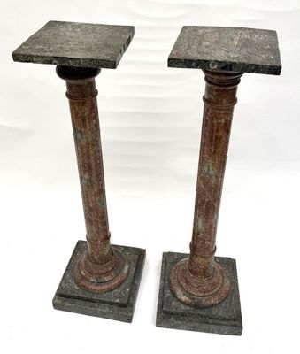 Paire de sellettes en bois sculpté et peint à l'imitation du…