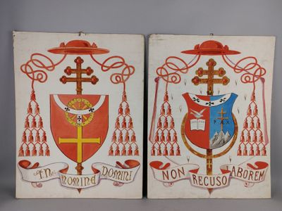 paire de deux plaques en bois ornées d’armoiries et de croix