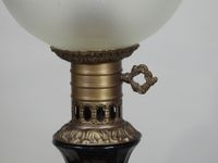 Lampe à pétrole en laiton et émaux peints à décor de fleurs … (photo 4)