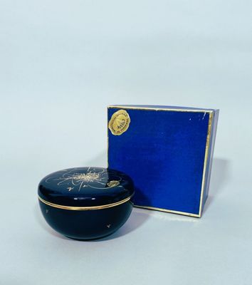an image of a blue box with a gold lid and a blue box with a gold lid