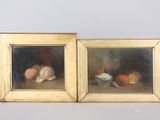 deux tableaux encadrés représentant des fruits et du pain posés sur une table