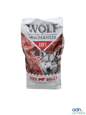 Le sac de croquettes « Wolf Wilderness » est présenté sur un fond blanc.