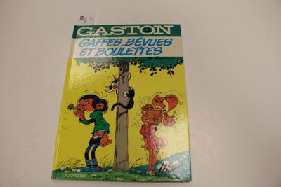 une photo d'un album de bande dessinée posé sur une table