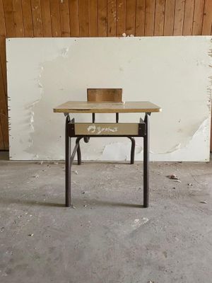 1 bureau ecole avec chaise- plateaux bois mauvais etat-dimen…