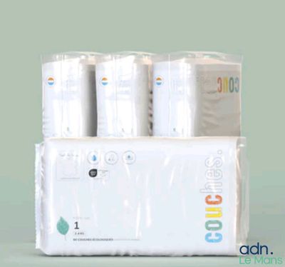plusieurs rouleaux de papier toilette sont empilés les uns sur les autres
