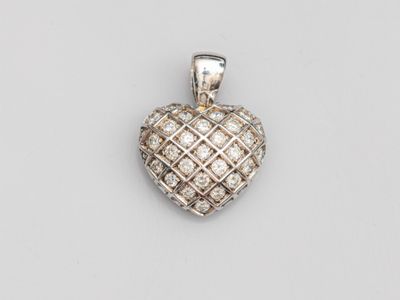 Pendentif en forme de cœur en or blanc 14 carats serti de diamants