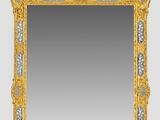 un miroir richement décoré, avec un cadre doré et un verre bleu et blanc