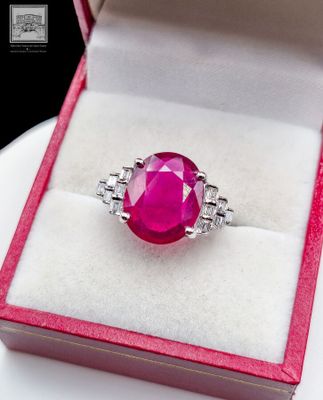 Bague de style Art Déco en or blanc 750°/.(18K), ornée d'un …