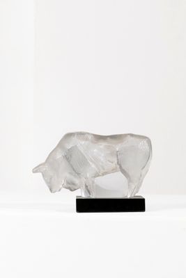 LALIQUE, attribué à Bison en verre moulé pressé