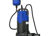 un gros plan d'une pompe submersible bleue et noire sur fond blanc