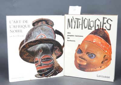 deux livres posés sur une table, avec la photo d'un bébé portant un casque
