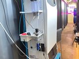 une image d'une machine qui se trouve dans une pièce