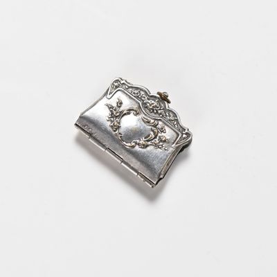 an image of a silver cigarette case with a horse on it