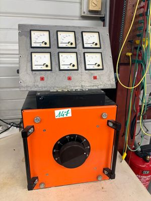 a machine that is sitting on a table in a garage