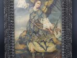 un tableau représentant une femme en robe bleue tenant un éventail