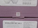 deux boîtes de « schlachen » – lot n° 2 de bols exposés dans un magasin