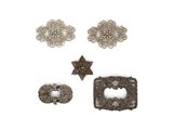 trois pièces en métal argenté ornées d'une étoile de David et d'une étoile de David