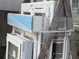 a lot of windows on a pallet outside of a building