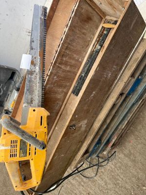 une scie alligator dewalt fonctionnel dont une lame bouge pa…