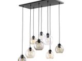 un gros plan d'un lustre comportant cinq ampoules