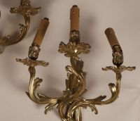 Paire d’appliques à trois bras de lumière de style rocaille … (photo 4)