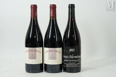 trois bouteilles de vin posées l'une à côté de l'autre sur une table