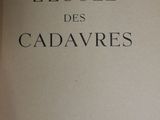 un livre ouvert avec un titre en noir et blanc