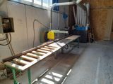 a picture of a workbench in a garage