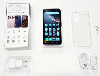 une boîte avec un téléphone à l'intérieur sur une table