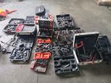 plein d'outils qui traînent par terre dans le garage
