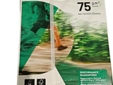 une photo d'un livre sur laquelle figure une personne faisant du skateboard