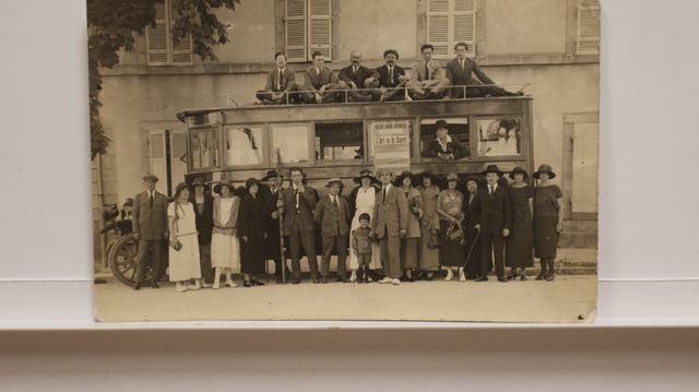 Guéret : Troupe de théâtre. Carte-photo. Cliché pris Route de Mou...
