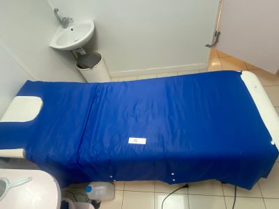 Couverture chauffante bleue. - Photo 1