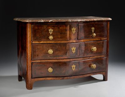commode ancienne avec dessus en marbre et poignées en laiton