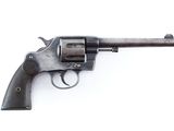 gros plan d'un revolver sur fond blanc