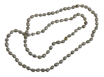 SAUTOIR composé de perles de culture baroques, longueur : 60…