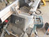 a picture of a machine that is sitting in a garage