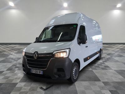 la photo d'une camionnette blanche sur un sol en damier
