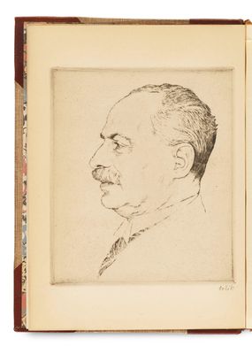un vieux livre sur lequel est dessiné le visage d'un homme