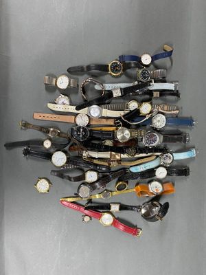 a lot of watches that are stacked on top of each other