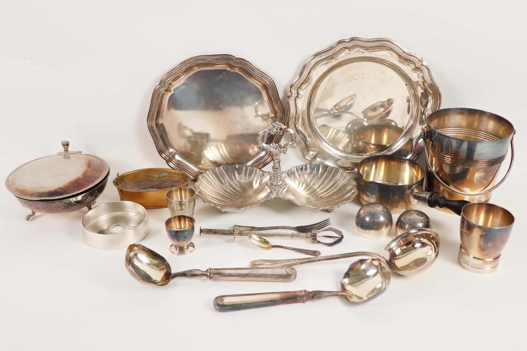 Ensemble de pièces de service et pièces de forme en métal ar…