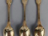 four spoons and two spoons are sitting on a table