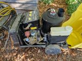 une boîte contenant tout un tas de choses différentes
