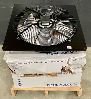 un ventilateur posé sur une boîte