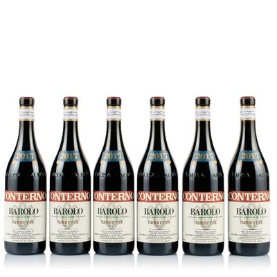 six bouteilles de vin sont alignées sur une surface blanche