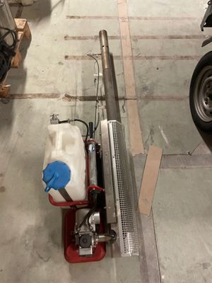 a small machine that is sitting in a garage